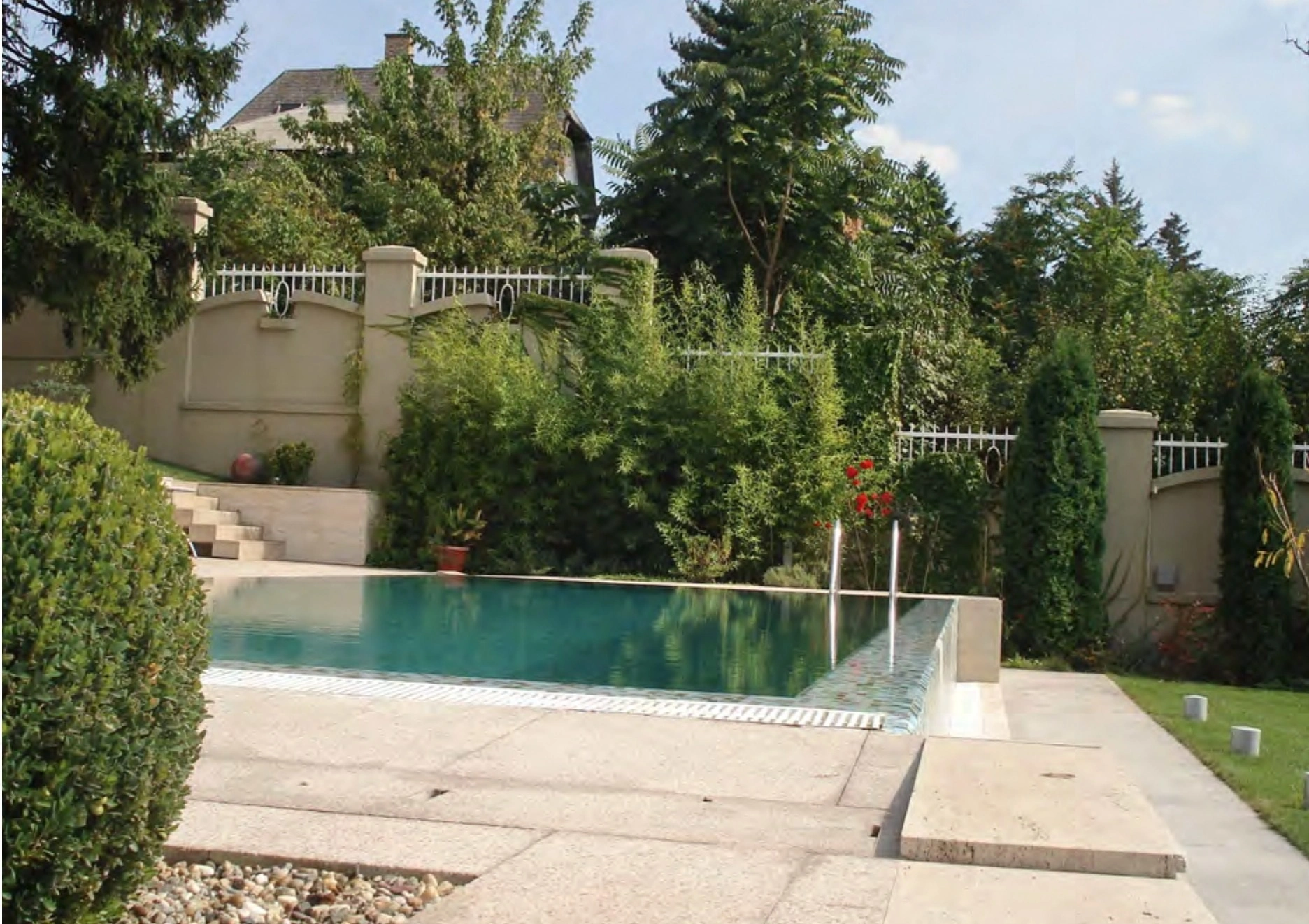 Pool landscape design by LIONSIGN